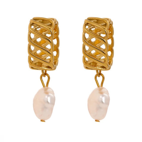 Elegant gold earrings with pearl