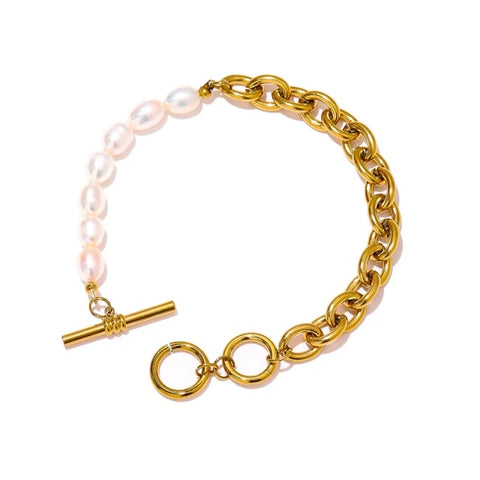 Stylish gold bracelet with pearls